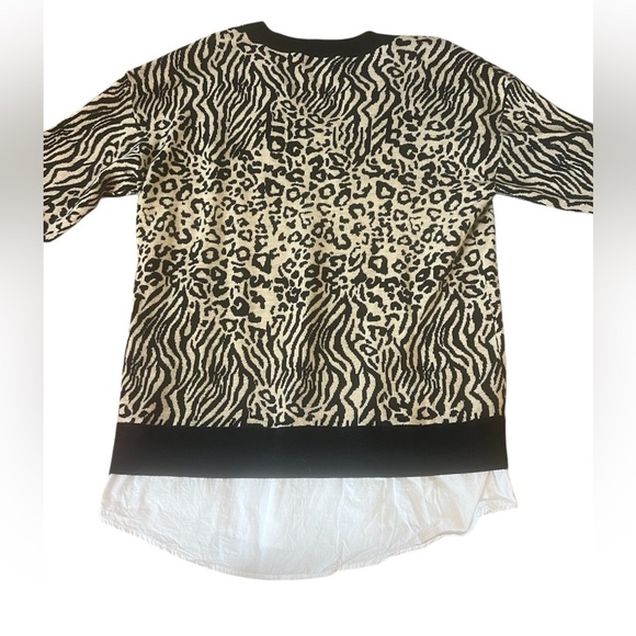Calvin Klein Animal Print Sweater Shirt Tail Top Size Medium Zebra Leopard - Picture 2 of 5